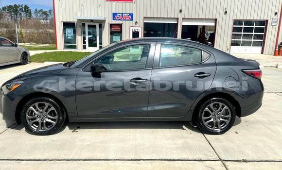 Buy Used Toyota Yaris Black Car in Bangar in Temburong Buy Used Toyota Yaris Black Car in Bangar in Temburong