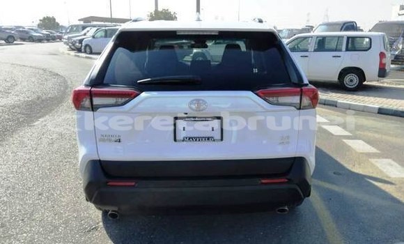 Buy Used Toyota RAV4 White Car in Bandar Seri Begawan in Brunei-Muara Buy Used Toyota RAV4 White Car in Bandar Seri Begawan in Brunei-Muara