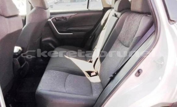 Buy Used Toyota RAV4 White Car in Bandar Seri Begawan in Brunei-Muara Buy Used Toyota RAV4 White Car in Bandar Seri Begawan in Brunei-Muara