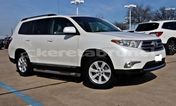 Buy Used Toyota Highlander White Car in Tutong in Tutong Buy Used Toyota Highlander White Car in Tutong in Tutong