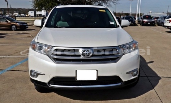Buy Used Toyota Highlander White Car in Tutong in Tutong Buy Used Toyota Highlander White Car in Tutong in Tutong