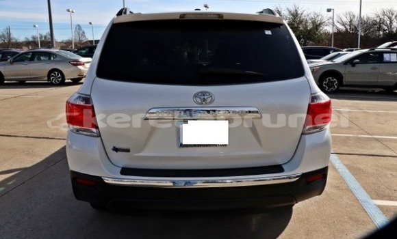 Buy Used Toyota Highlander White Car in Tutong in Tutong Buy Used Toyota Highlander White Car in Tutong in Tutong