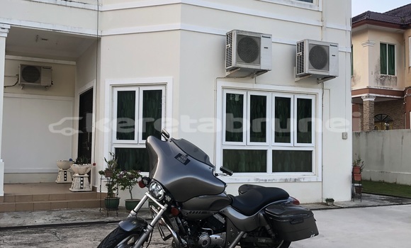 Buy Used Kymco Venox 250 Silver Bike in Bandar Seri Begawan in Brunei-Muara Buy Used Kymco Venox 250 Silver Bike in Bandar Seri Begawan in Brunei-Muara