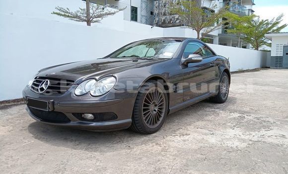 Buy Used Mercedes-Benz SL-klasse Other Car in Bandar Seri Begawan in Brunei-Muara Buy Used Mercedes-Benz SL-klasse Other Car in Bandar Seri Begawan in Brunei-Muara