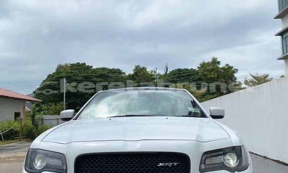 Buy Used Chrysler 300 White Car in Kuala Belait in Belait