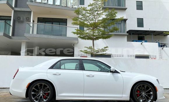 Buy Used Chrysler 300 White Car in Kuala Belait in Belait Buy Used Chrysler 300 White Car in Kuala Belait in Belait