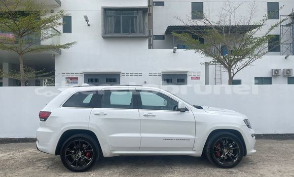 Buy Used Jeep Grand Cherokee White Car in Kuala Belait in Belait Buy Used Jeep Grand Cherokee White Car in Kuala Belait in Belait