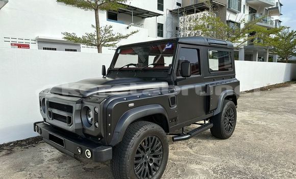 Buy Used Land Rover Defender Black Car in Kuala Belait in Belait Buy Used Land Rover Defender Black Car in Kuala Belait in Belait
