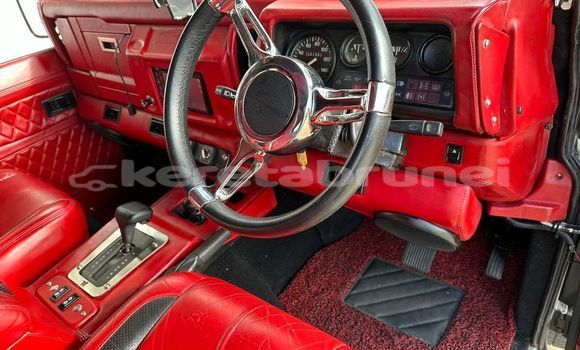 Buy Used Land Rover Defender Black Car in Kuala Belait in Belait Buy Used Land Rover Defender Black Car in Kuala Belait in Belait