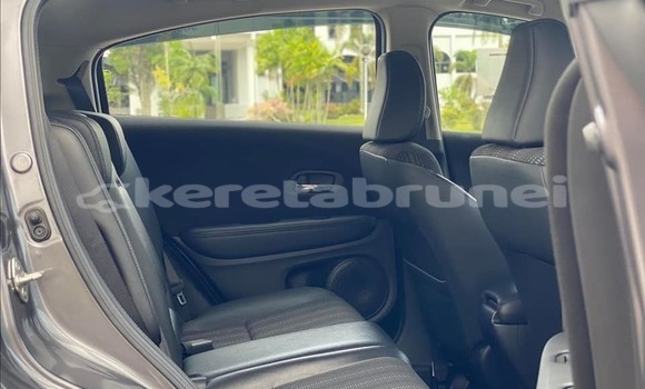 Buy Used Honda HRβV Black Car in Bandar Seri Begawan in Brunei-Muara Buy Used Honda HRβV Black Car in Bandar Seri Begawan in Brunei-Muara