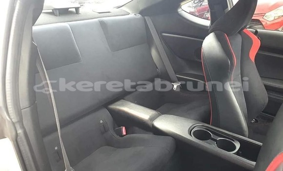 Buy Used Toyota FJ Cruiser White Car in Kuala Belait in Belait Buy Used Toyota FJ Cruiser White Car in Kuala Belait in Belait