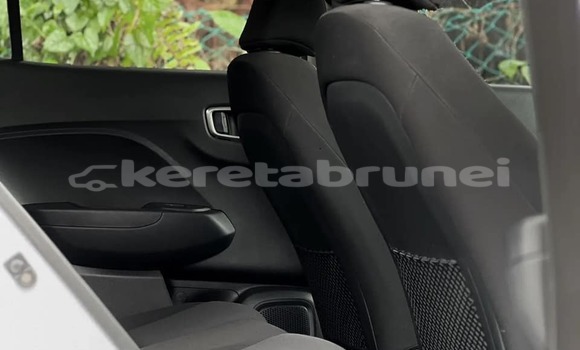 Buy Used Hyundai Verna White Car in Bandar Seri Begawan in Brunei-Muara Buy Used Hyundai Verna White Car in Bandar Seri Begawan in Brunei-Muara