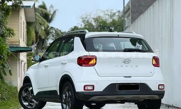 Buy Used Hyundai Verna White Car in Bandar Seri Begawan in Brunei-Muara Buy Used Hyundai Verna White Car in Bandar Seri Begawan in Brunei-Muara