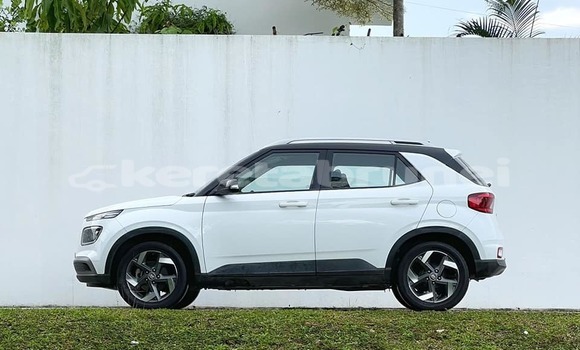 Buy Used Hyundai Verna White Car in Bandar Seri Begawan in Brunei-Muara Buy Used Hyundai Verna White Car in Bandar Seri Begawan in Brunei-Muara