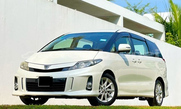 Buy Used Toyota Estima White Car in Bandar Seri Begawan in Brunei-Muara Buy Used Toyota Estima White Car in Bandar Seri Begawan in Brunei-Muara