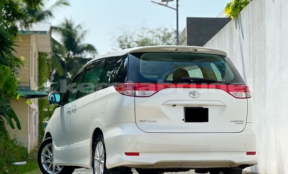 Buy Used Toyota Estima White Car in Bandar Seri Begawan in Brunei-Muara Buy Used Toyota Estima White Car in Bandar Seri Begawan in Brunei-Muara