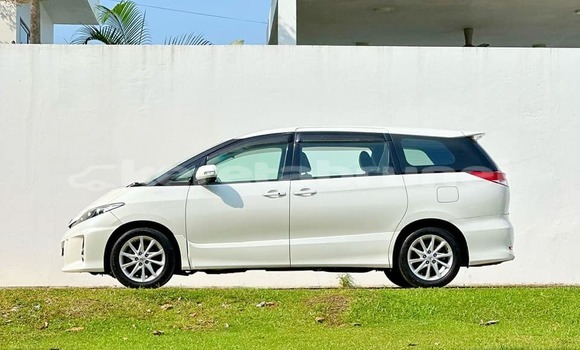 Buy Used Toyota Estima White Car in Bandar Seri Begawan in Brunei-Muara Buy Used Toyota Estima White Car in Bandar Seri Begawan in Brunei-Muara