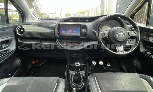 Buy Used Toyota Vitz White Car in Bandar Seri Begawan in Brunei-Muara