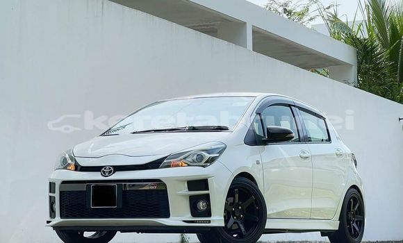 Buy Used Toyota Vitz White Car in Bandar Seri Begawan in Brunei-Muara