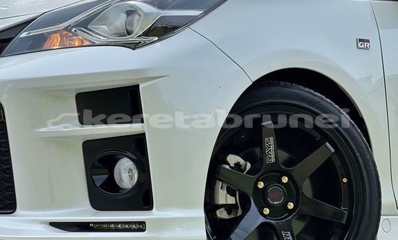 Buy Used Toyota Vitz White Car in Bandar Seri Begawan in Brunei-Muara Buy Used Toyota Vitz White Car in Bandar Seri Begawan in Brunei-Muara