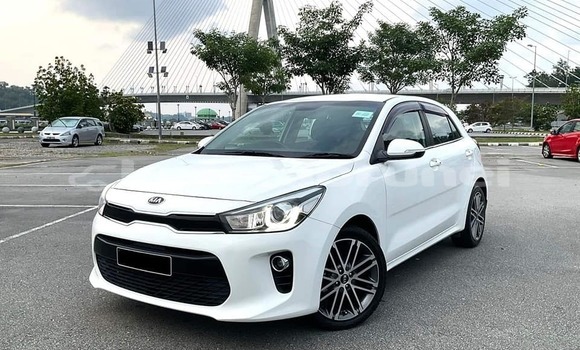 Buy Used Kia Rio White Car in Bandar Seri Begawan in Brunei-Muara Buy Used Kia Rio White Car in Bandar Seri Begawan in Brunei-Muara