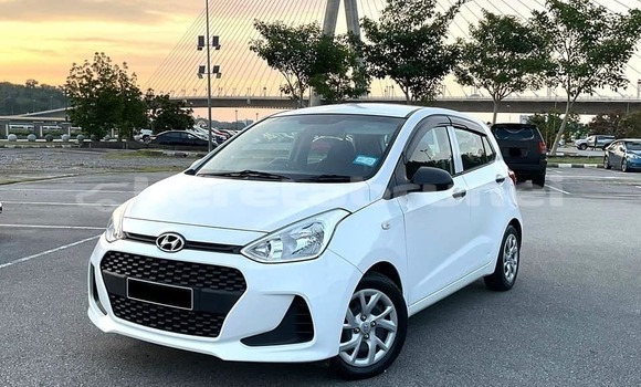 Buy Used Hyundai Grandeur White Car in Bandar Seri Begawan in Brunei-Muara Buy Used Hyundai Grandeur White Car in Bandar Seri Begawan in Brunei-Muara