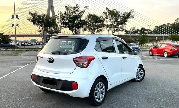 Buy Used Hyundai Grandeur White Car in Bandar Seri Begawan in Brunei-Muara Buy Used Hyundai Grandeur White Car in Bandar Seri Begawan in Brunei-Muara