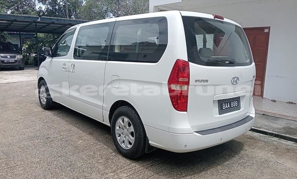 Buy Used Hyundai H1 White Car in Bandar Seri Begawan in Brunei-Muara Buy Used Hyundai H1 White Car in Bandar Seri Begawan in Brunei-Muara