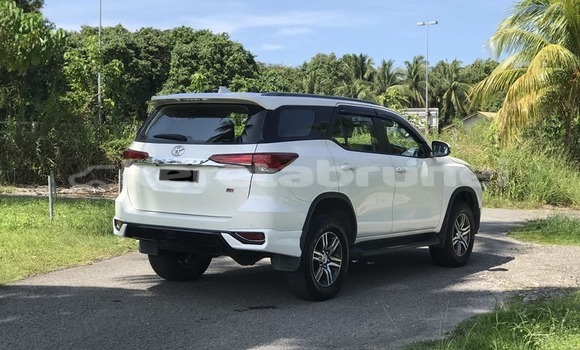 Buy Used Toyota Fortuner White Car in Bandar Seri Begawan in Brunei-Muara Buy Used Toyota Fortuner White Car in Bandar Seri Begawan in Brunei-Muara
