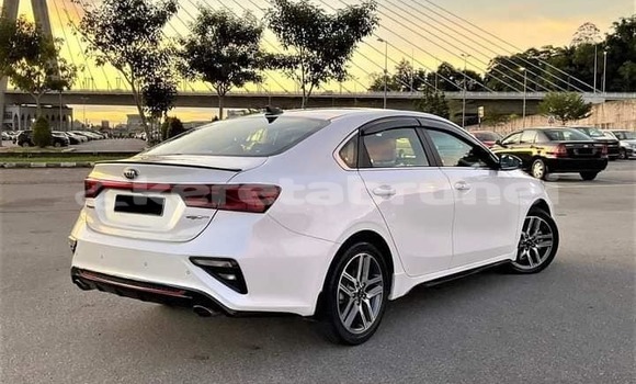 Buy Used Kia Cerato White Car in Bandar Seri Begawan in Brunei-Muara Buy Used Kia Cerato White Car in Bandar Seri Begawan in Brunei-Muara
