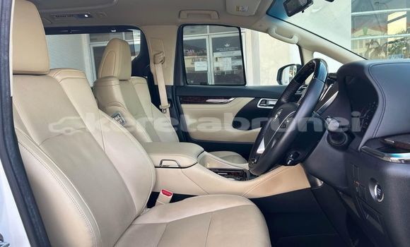 Buy Used Toyota Alphard White Car in Bandar Seri Begawan in Brunei-Muara Buy Used Toyota Alphard White Car in Bandar Seri Begawan in Brunei-Muara