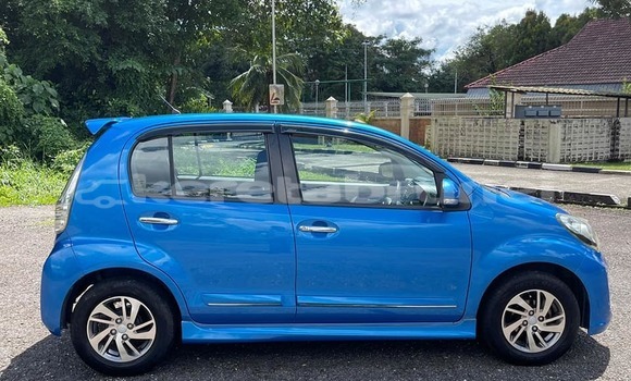 Buy Used Toyota Yaris Blue Car in Bandar Seri Begawan in Brunei-Muara Buy Used Toyota Yaris Blue Car in Bandar Seri Begawan in Brunei-Muara