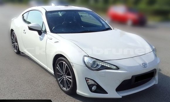 Buy Used Toyota GT86 White Car in Bandar Seri Begawan in Brunei-Muara