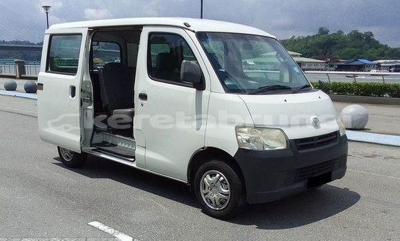 Buy Used Daihatsu Gran Move White Car in Bandar Seri Begawan in Brunei-Muara Buy Used Daihatsu Gran Move White Car in Bandar Seri Begawan in Brunei-Muara