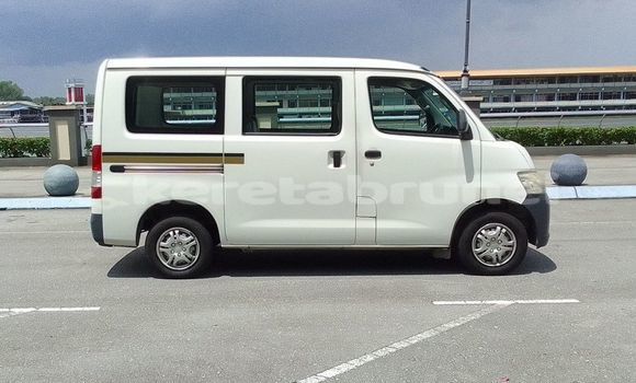 Buy Used Daihatsu Gran Move White Car in Bandar Seri Begawan in Brunei-Muara Buy Used Daihatsu Gran Move White Car in Bandar Seri Begawan in Brunei-Muara
