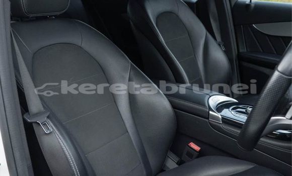 Buy Used BMW 1er White Car in Bandar Seri Begawan in Brunei-Muara Buy Used BMW 1er White Car in Bandar Seri Begawan in Brunei-Muara