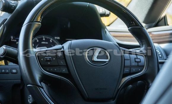 Buy Used Lexus ES White Car in Bandar Seri Begawan in Brunei-Muara Buy Used Lexus ES White Car in Bandar Seri Begawan in Brunei-Muara