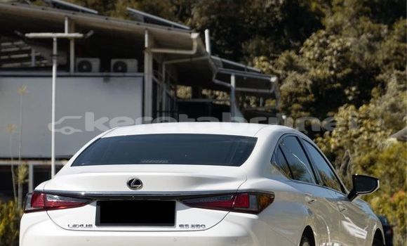 Buy Used Lexus ES White Car in Bandar Seri Begawan in Brunei-Muara Buy Used Lexus ES White Car in Bandar Seri Begawan in Brunei-Muara