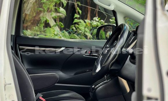 Buy Used Toyota Vellfire White Car in Bandar Seri Begawan in Brunei-Muara Buy Used Toyota Vellfire White Car in Bandar Seri Begawan in Brunei-Muara