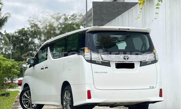 Buy Used Toyota Vellfire White Car in Bandar Seri Begawan in Brunei-Muara Buy Used Toyota Vellfire White Car in Bandar Seri Begawan in Brunei-Muara