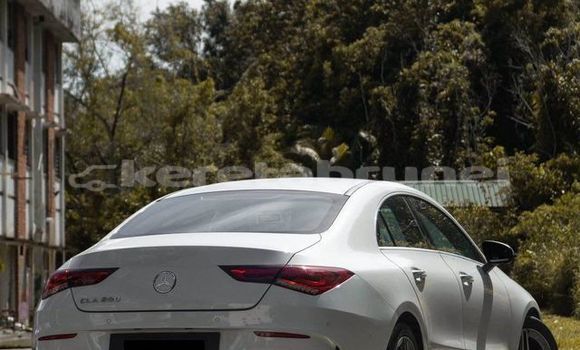 Buy Used Mercedes-Benz C-Classe White Car in Bandar Seri Begawan in Brunei-Muara Buy Used Mercedes-Benz C-Classe White Car in Bandar Seri Begawan in Brunei-Muara