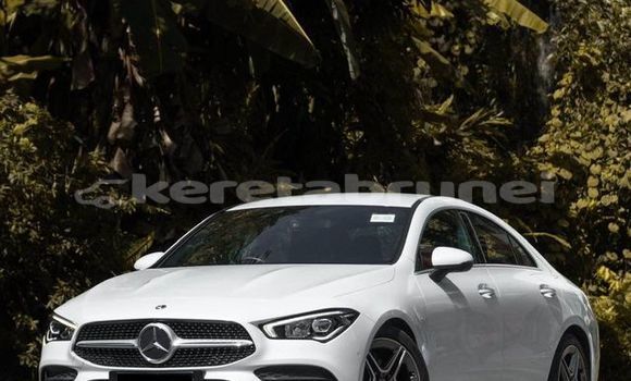 Buy Used Mercedes-Benz C-Classe White Car in Bandar Seri Begawan in Brunei-Muara Buy Used Mercedes-Benz C-Classe White Car in Bandar Seri Begawan in Brunei-Muara