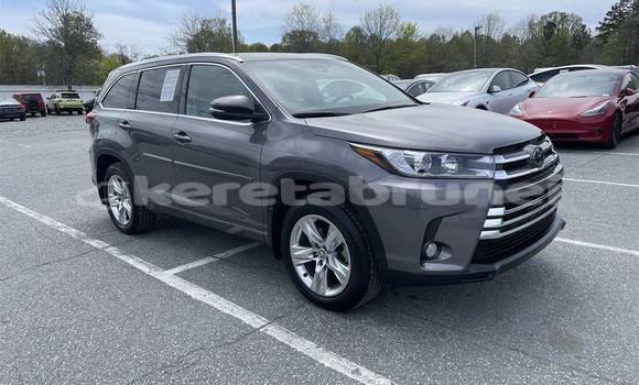 Buy Used Toyota Highlander Other Car in Tutong in Tutong Buy Used Toyota Highlander Other Car in Tutong in Tutong