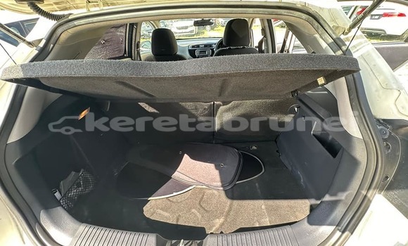 Buy Used Kia Rio White Car in Bandar Seri Begawan in Brunei-Muara Buy Used Kia Rio White Car in Bandar Seri Begawan in Brunei-Muara