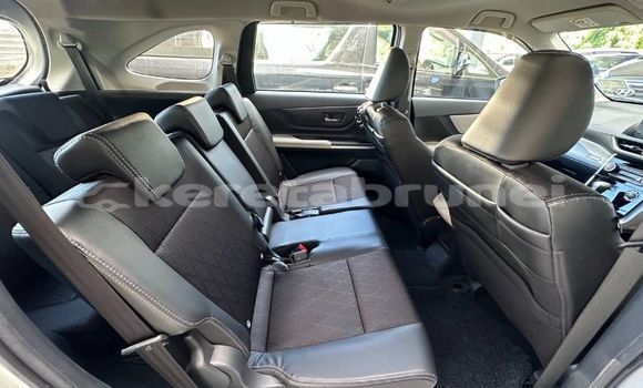 Buy Used Toyota Verso White Car in Bandar Seri Begawan in Brunei-Muara Buy Used Toyota Verso White Car in Bandar Seri Begawan in Brunei-Muara