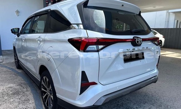 Buy Used Toyota Verso White Car in Bandar Seri Begawan in Brunei-Muara Buy Used Toyota Verso White Car in Bandar Seri Begawan in Brunei-Muara