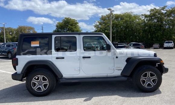 Buy Used Jeep Wrangler White Car in Kuala Belait in Belait