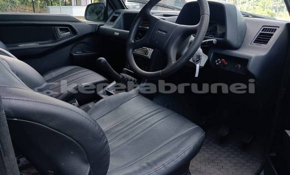 Buy Used Suzuki Vitara Blue Car in Bandar Seri Begawan in Brunei-Muara Buy Used Suzuki Vitara Blue Car in Bandar Seri Begawan in Brunei-Muara