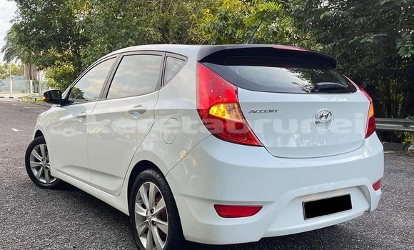 Buy Used Hyundai Accent White Car in Bandar Seri Begawan in Brunei-Muara Buy Used Hyundai Accent White Car in Bandar Seri Begawan in Brunei-Muara