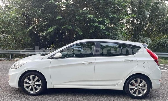 Buy Used Hyundai Accent White Car in Bandar Seri Begawan in Brunei-Muara Buy Used Hyundai Accent White Car in Bandar Seri Begawan in Brunei-Muara